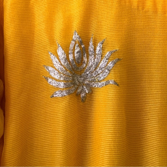 Traditional Indian Sari Tunic in Marigold Yellow ptp21.5,L40,Hip22,shoulder16.5 - Picture 5 of 8